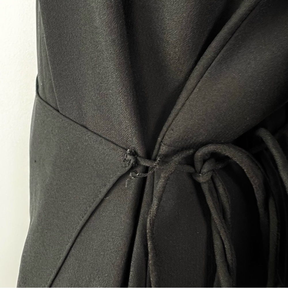 VINCE BLACK LONG SLEEVE BUTTON-BACK MIDI DRESS - Picture 7 of 11